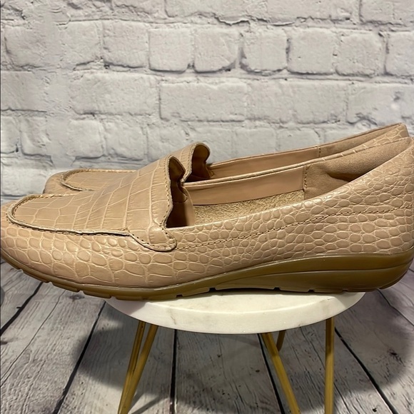 Easy Spirit “Seabides” Croc-Embossed Beige Loafers Sz 9.5 - Picture 3 of 11